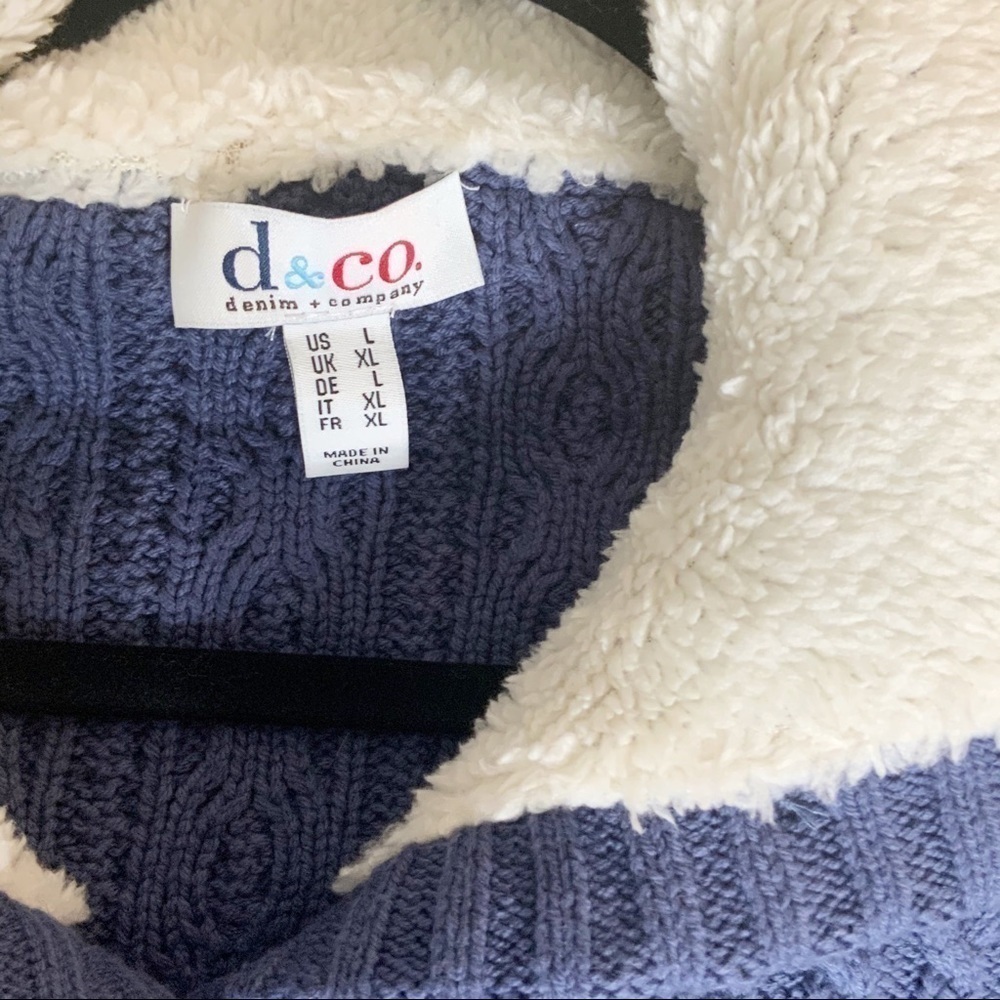 D & Co. Cable knit blue sweater. Buttoned down. L - Picture 4 of 6